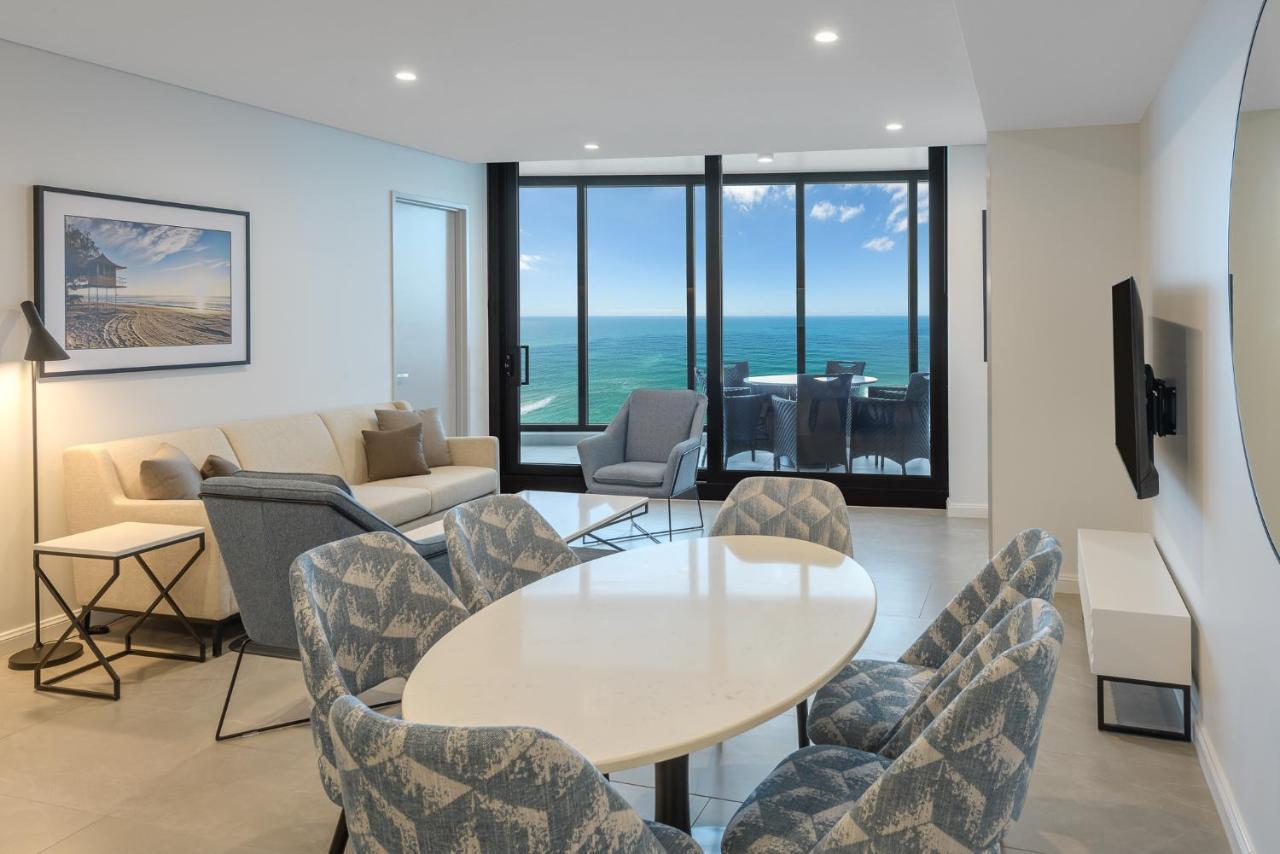 Meriton Suites Surfers Paradise Gold Coast Luaran gambar A living room in a modern apartment