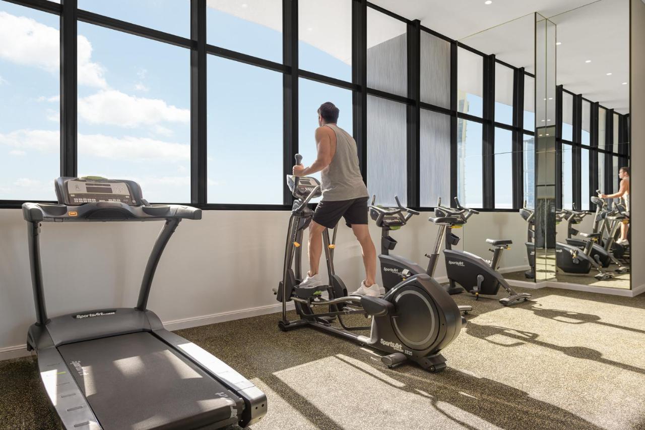 Meriton Suites Surfers Paradise Gold Coast Luaran gambar The gym at the top of the tower